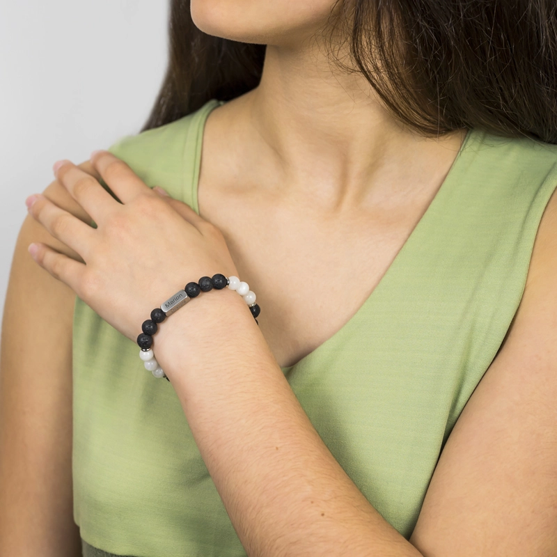 Bracelet énergétique pierre de lune personnalisé avec 2 prénoms